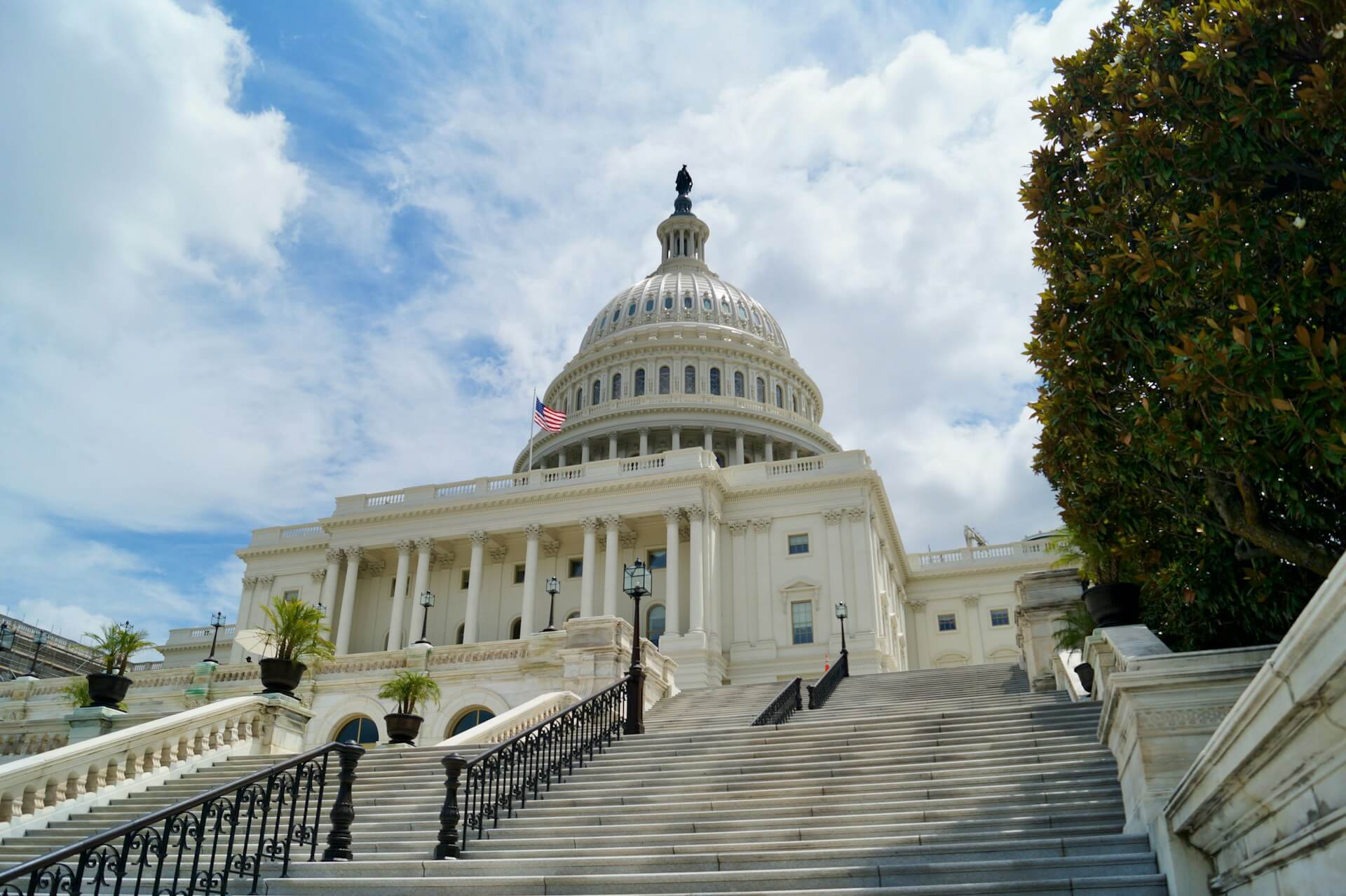 Government Relations vs Lobbying: What's the Difference?